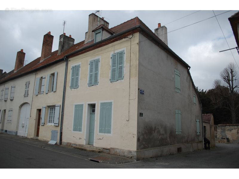 Maison à SAINT-GERAND-LE-PUY