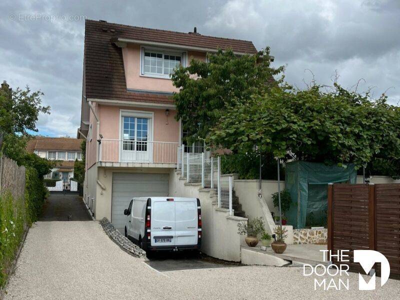 Maison à BURES-SUR-YVETTE