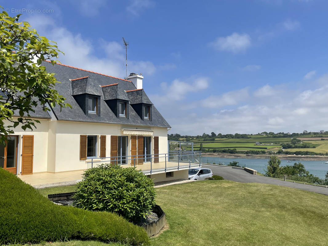 Maison à PLOUGUIEL