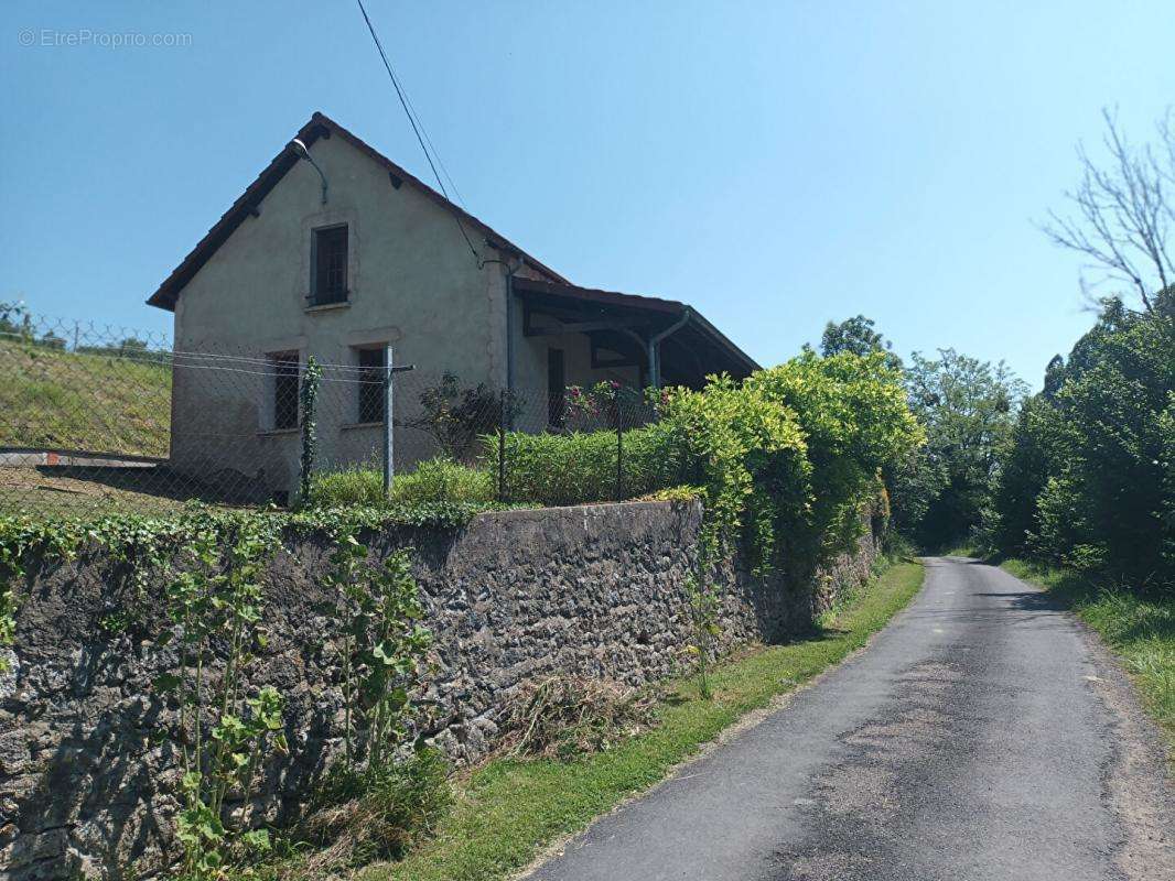 Maison à MONTAIGU-LE-BLIN