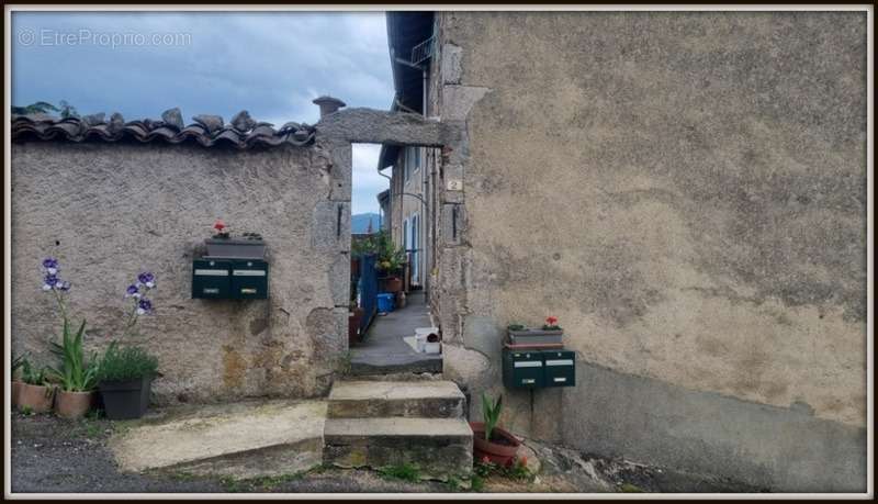 Appartement à NOIRETABLE