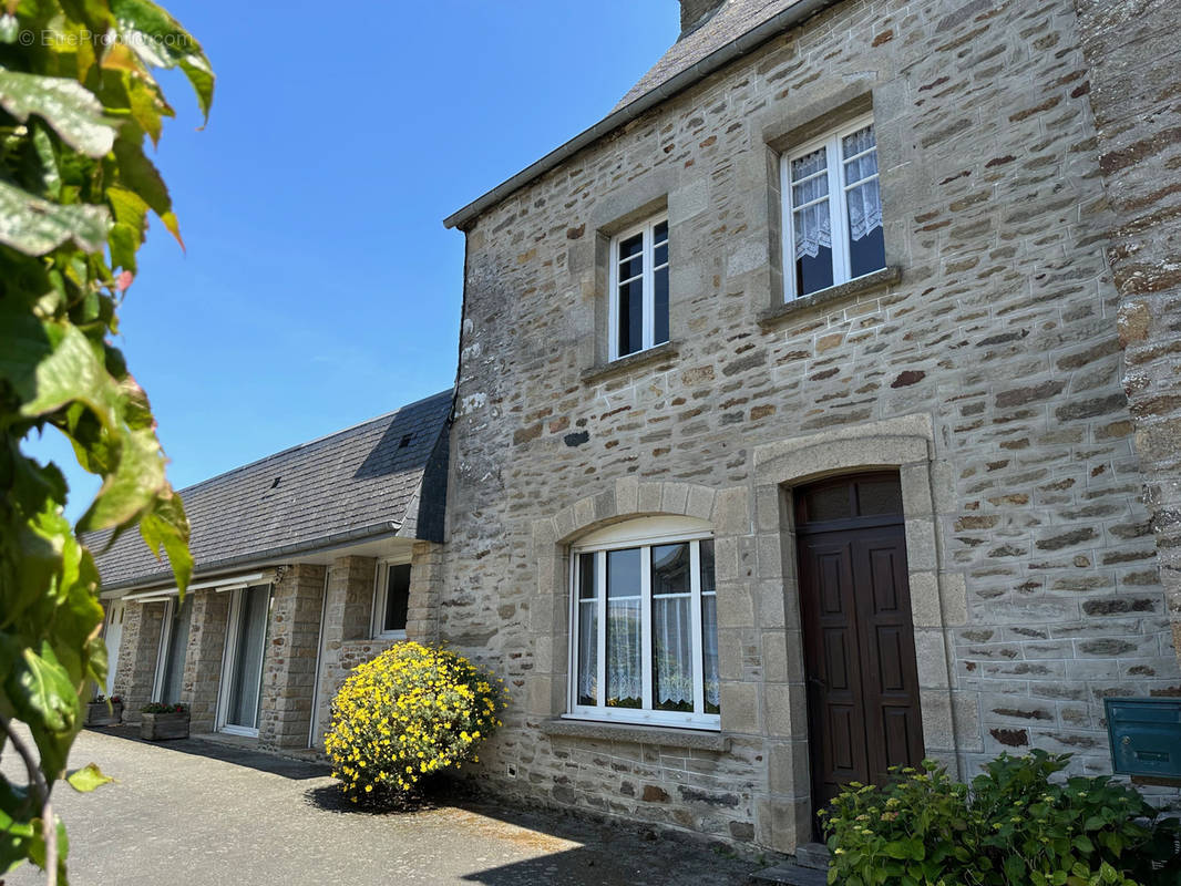 Maison à MATIGNON