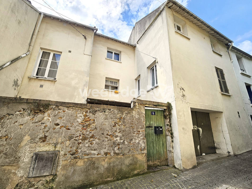 Maison à CHANTELOUP-LES-VIGNES