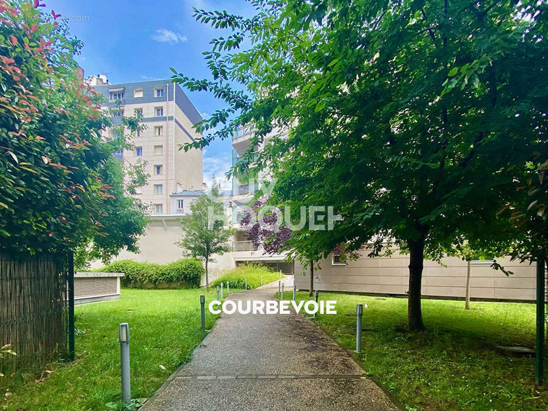 Appartement à COURBEVOIE