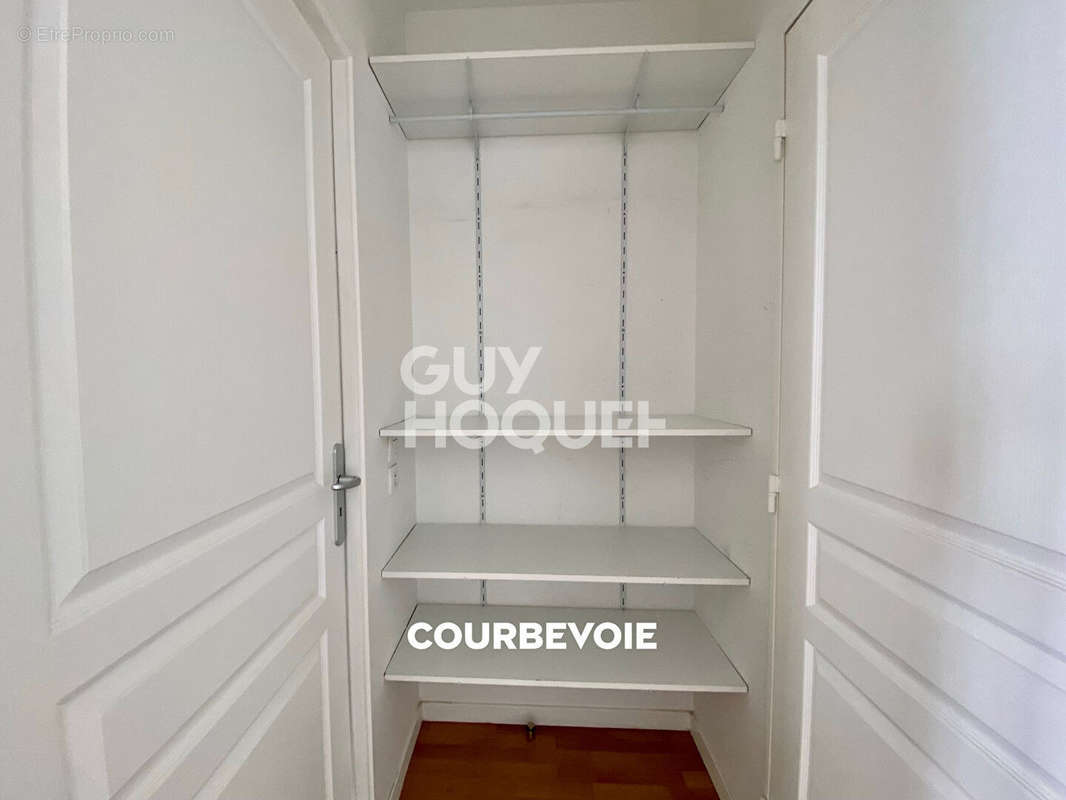 Appartement à COURBEVOIE