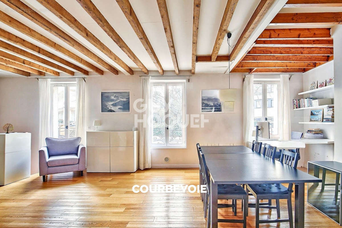 Appartement à COURBEVOIE