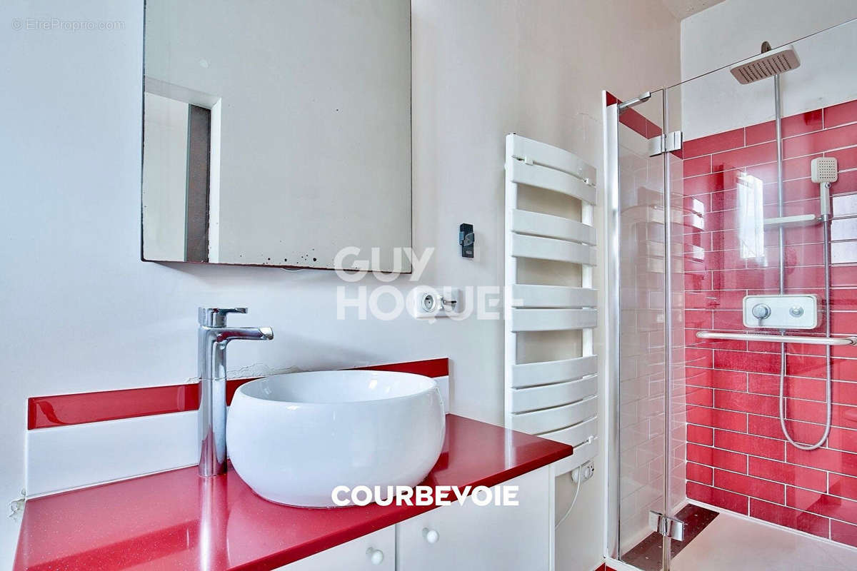 Appartement à COURBEVOIE