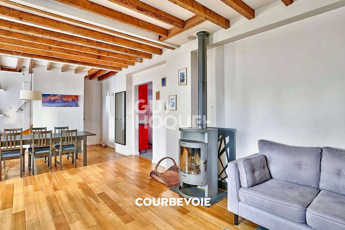 Appartement à COURBEVOIE