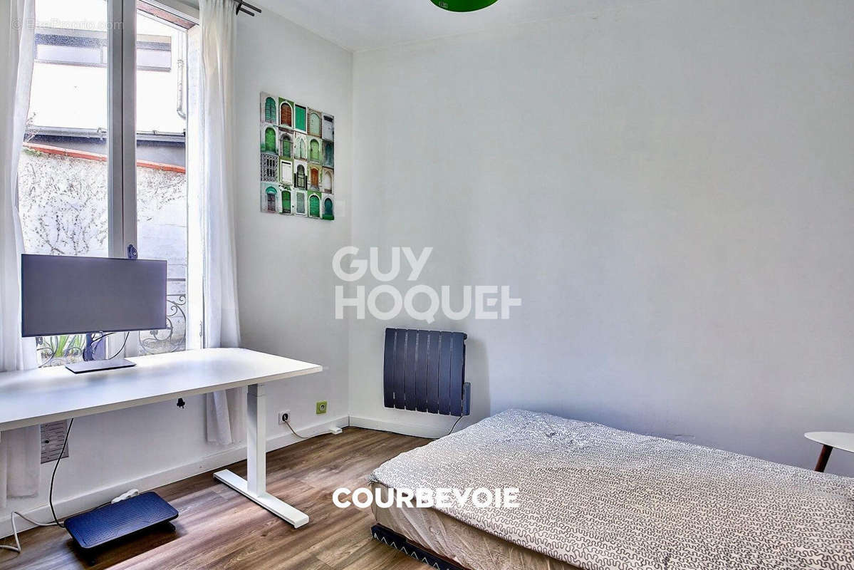 Appartement à COURBEVOIE