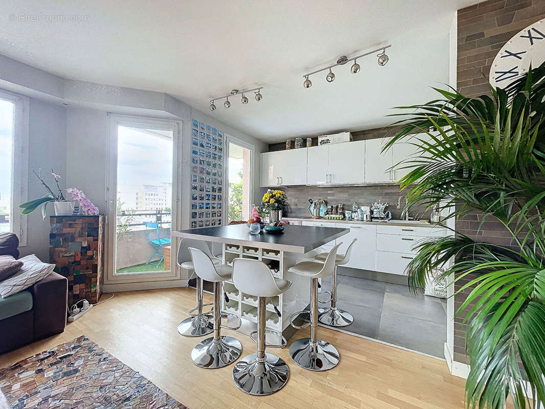 Appartement à COURBEVOIE