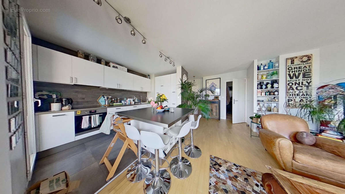 Appartement à COURBEVOIE