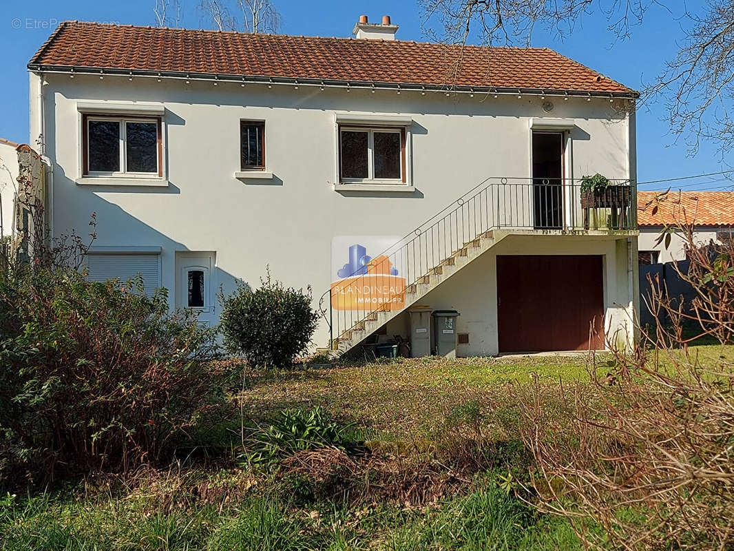 Maison à SAINT-LEGER-LES-VIGNES