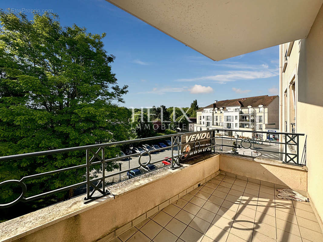 Appartement à LES CLAYES-SOUS-BOIS