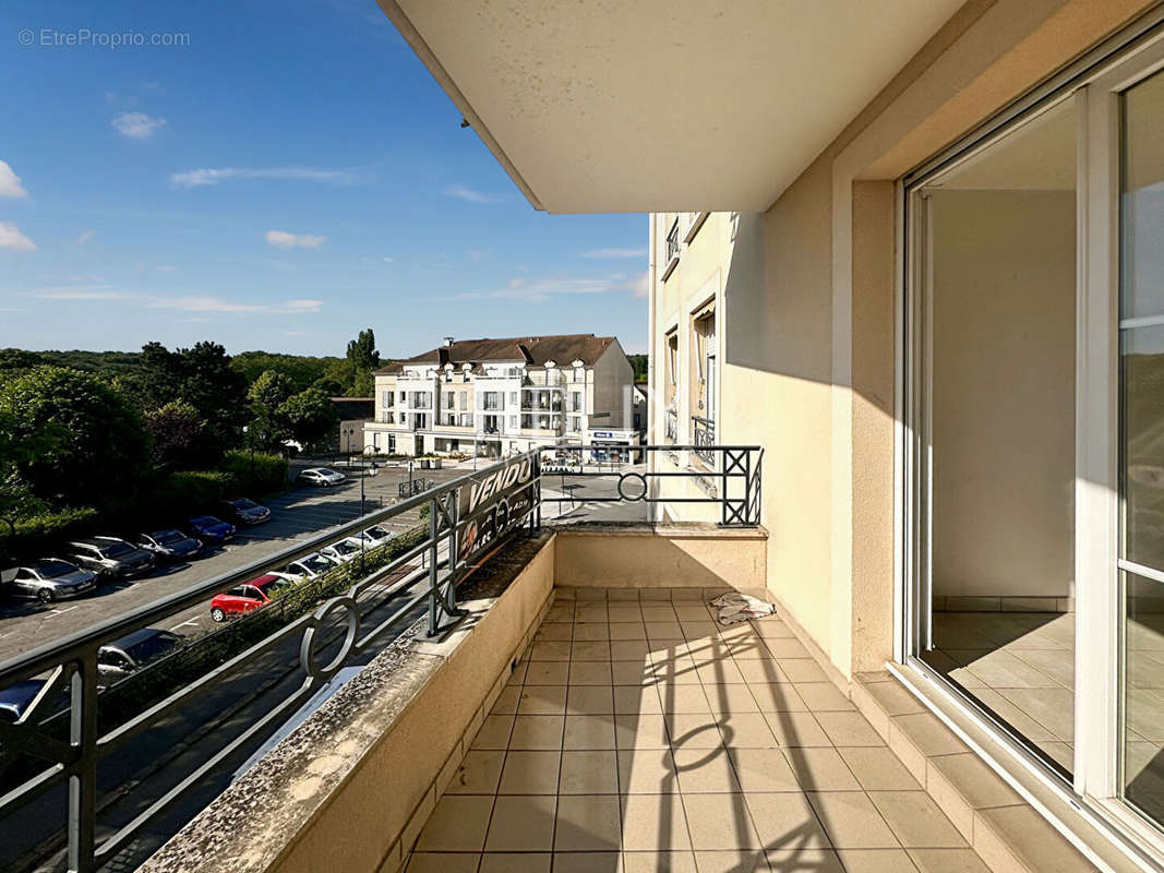 Appartement à LES CLAYES-SOUS-BOIS