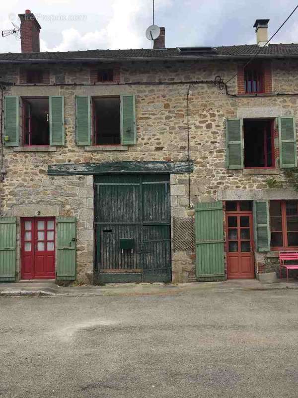 Maison à SAUVIAT-SUR-VIGE