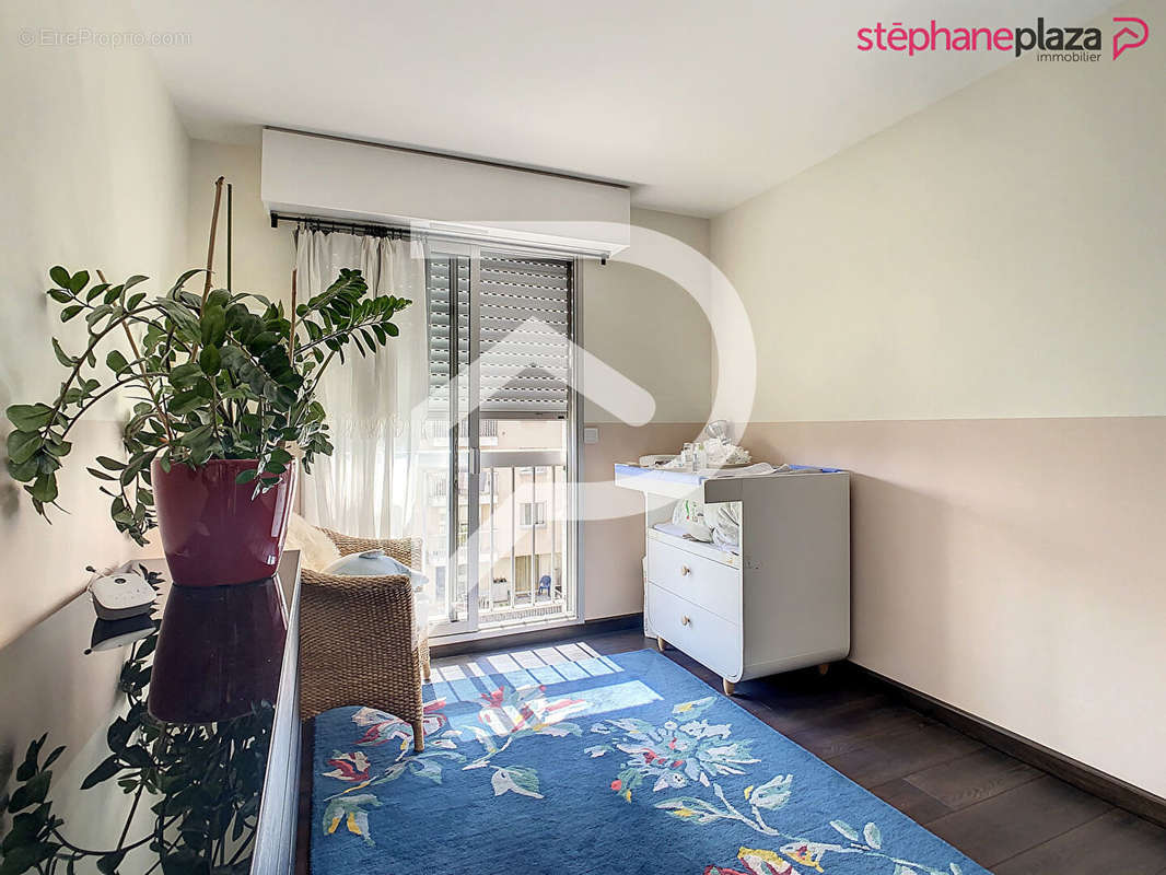 Appartement à SURESNES