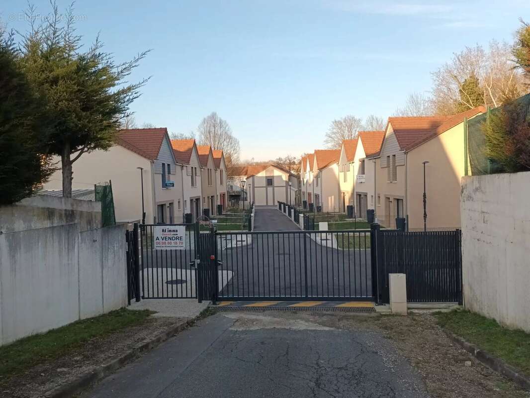 Maison à LA QUEUE-EN-BRIE