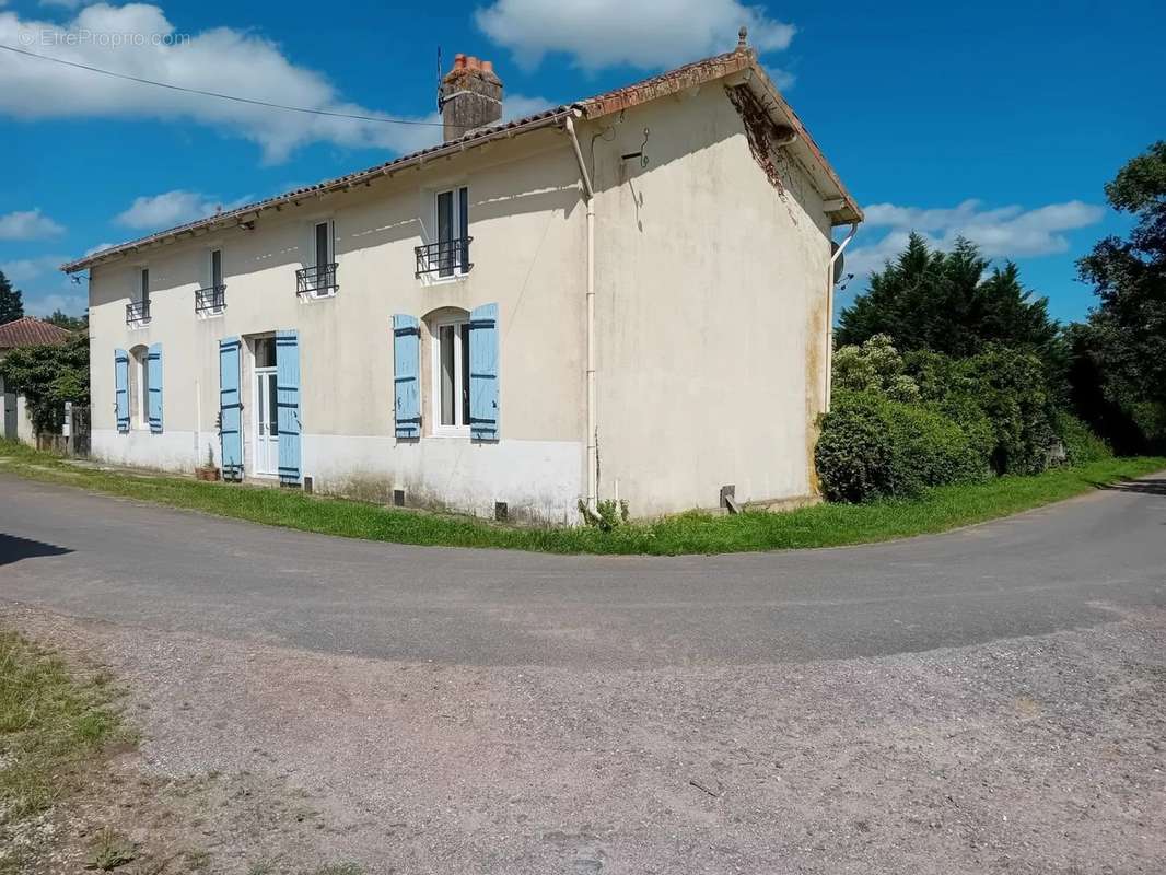 Maison à AVAILLES-LIMOUZINE