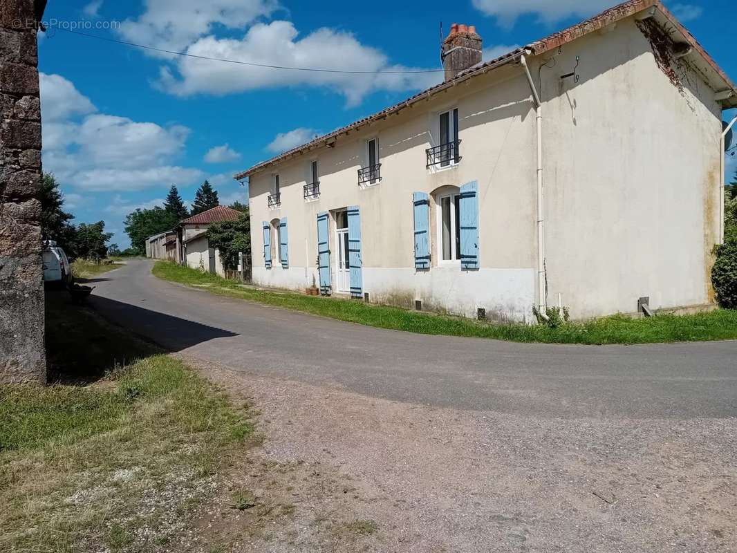 Maison à AVAILLES-LIMOUZINE