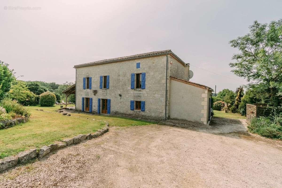 Maison à BEAUVILLE