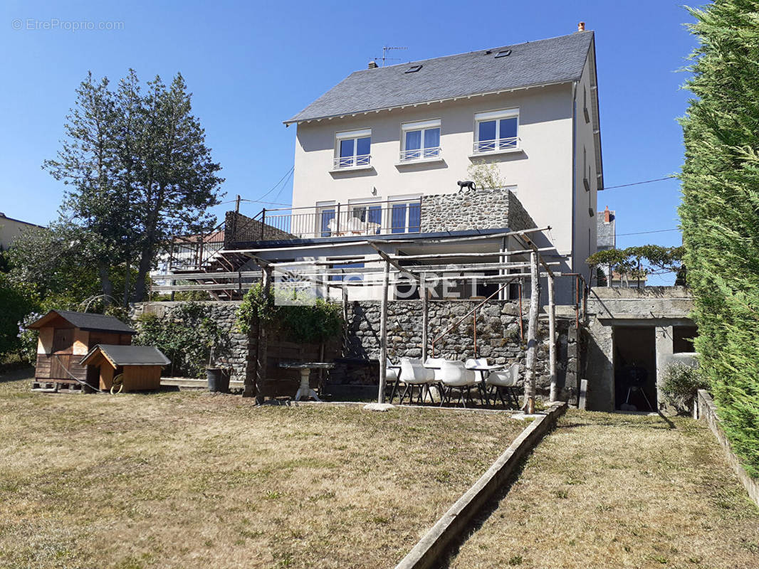 Maison à SAINT-FLOUR