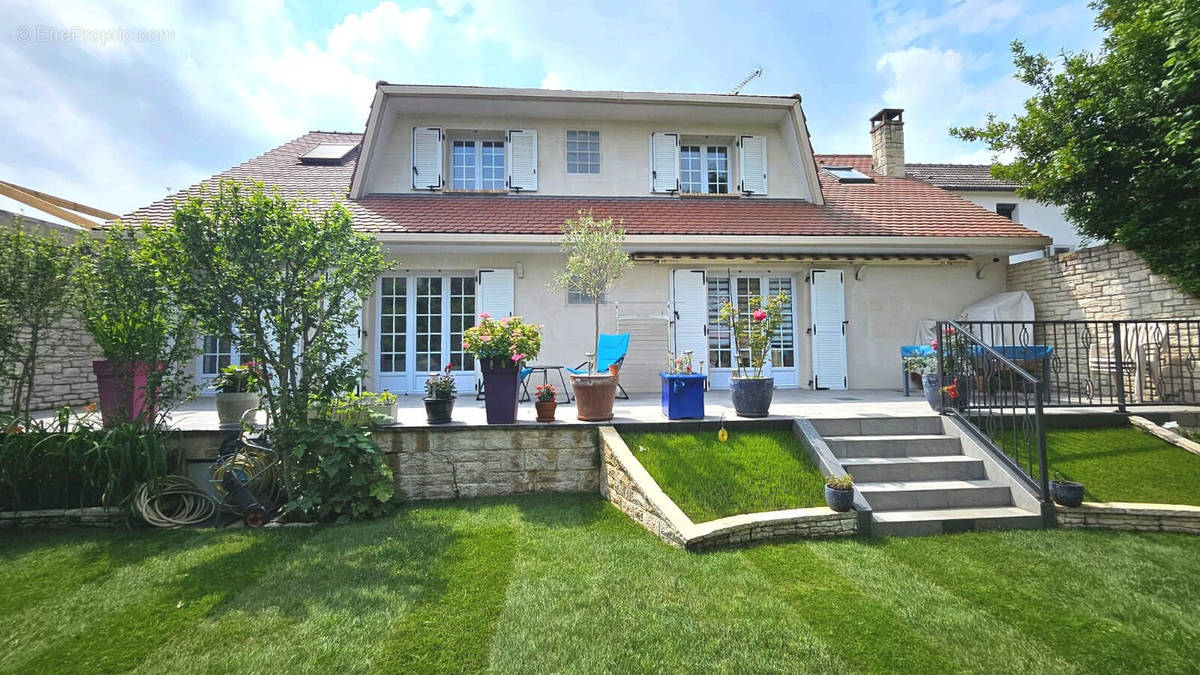 Maison à TREMBLAY-EN-FRANCE