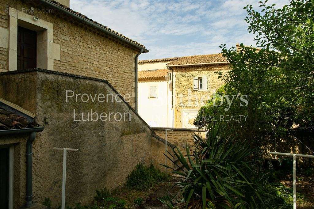 Maison à GORDES