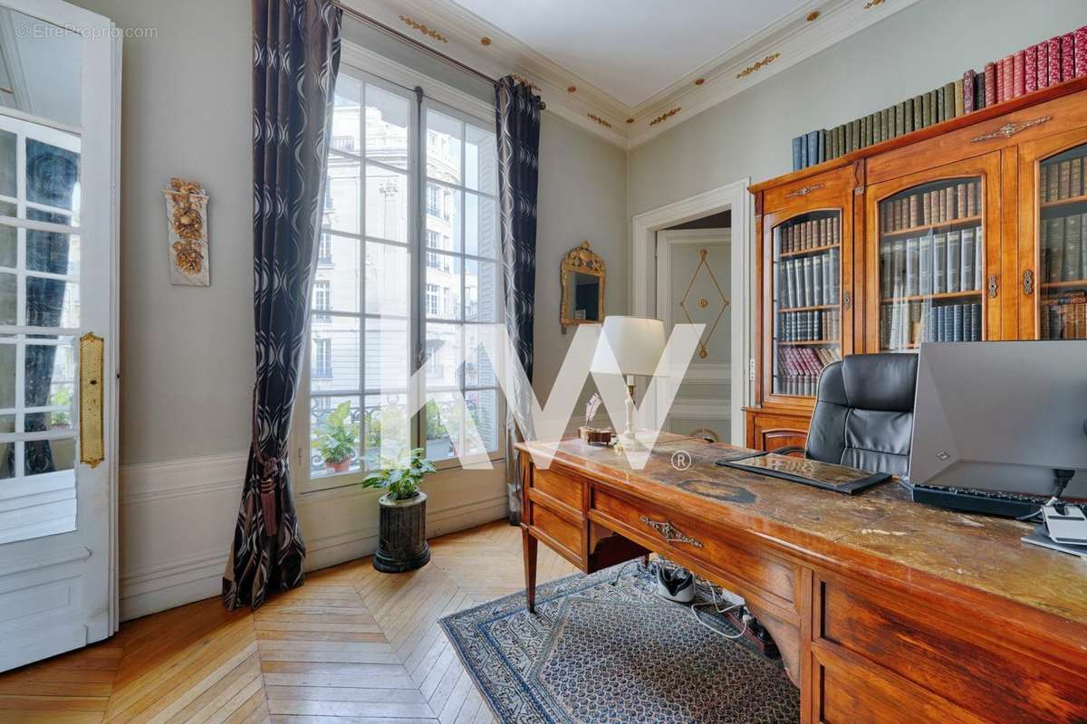 Appartement à PARIS-16E