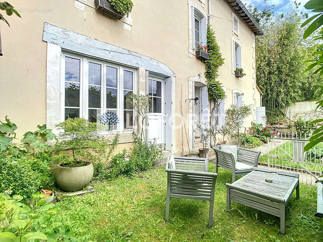 Maison à MAZIERES-EN-GATINE