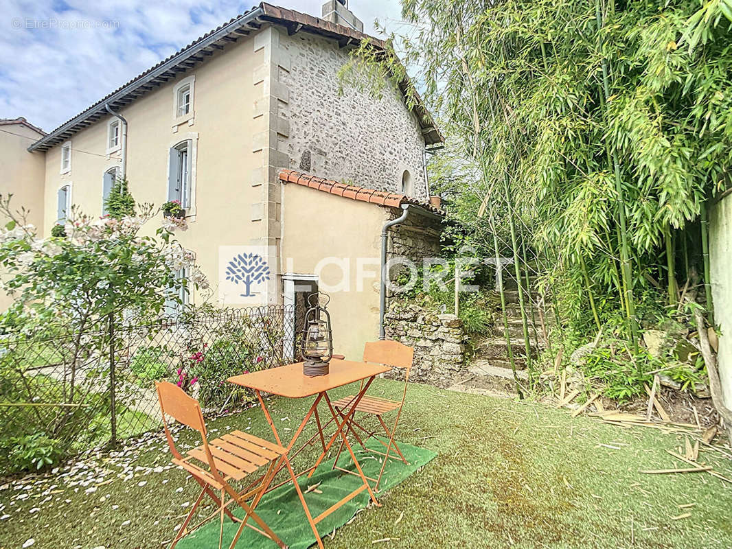 Maison à MAZIERES-EN-GATINE