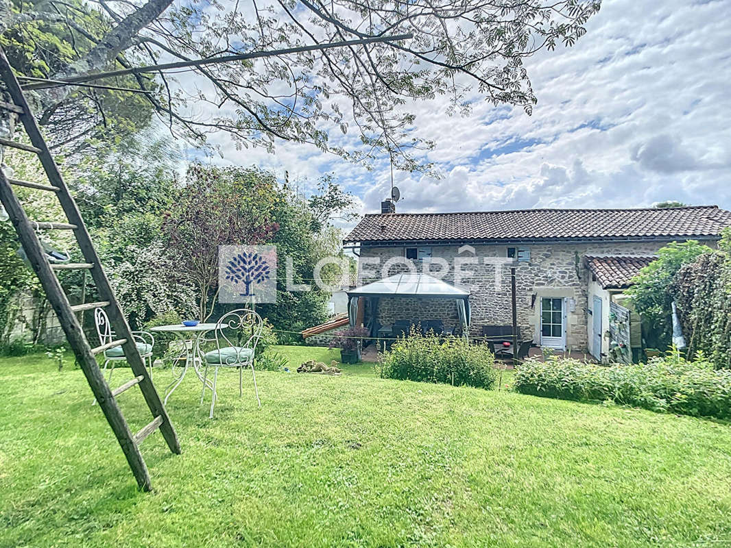 Maison à MAZIERES-EN-GATINE