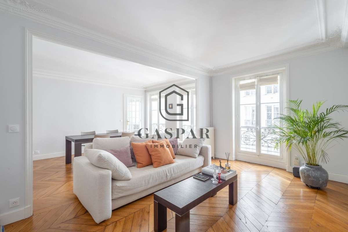 Appartement à PARIS-8E