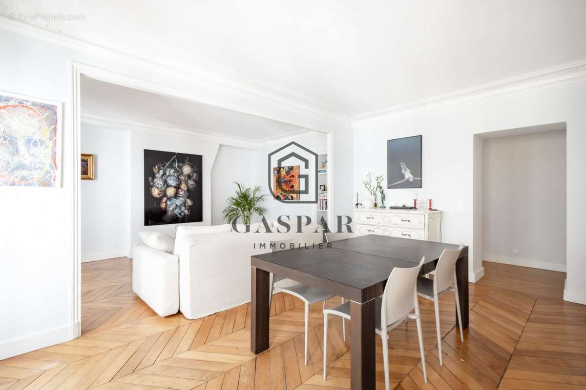 Appartement à PARIS-8E