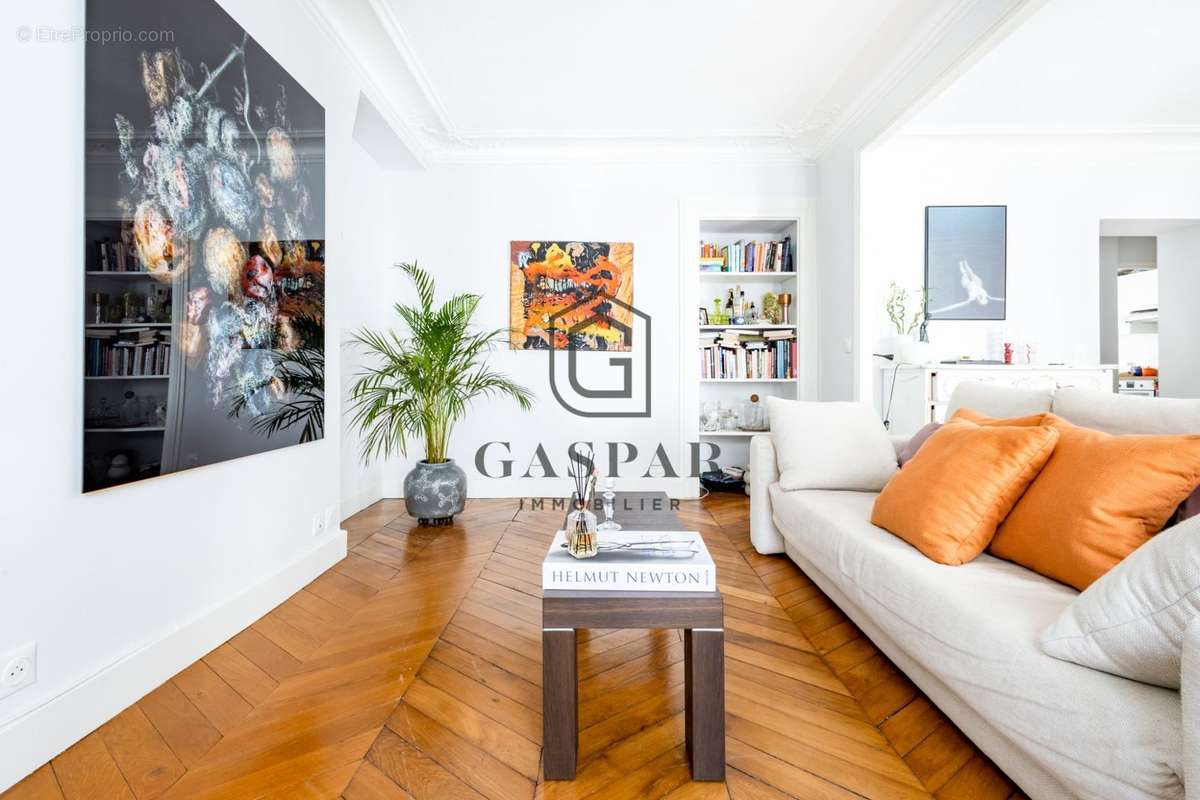 Appartement à PARIS-8E