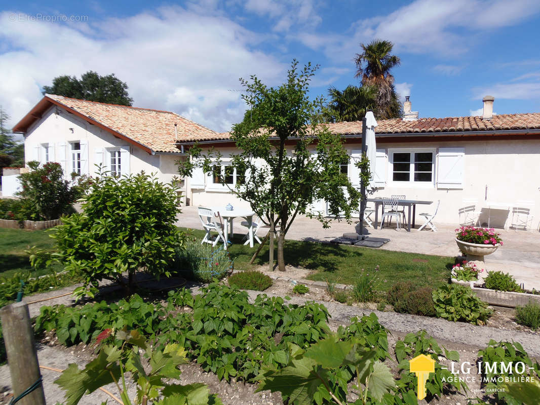 Maison à CHENAC-SAINT-SEURIN-D&#039;UZET