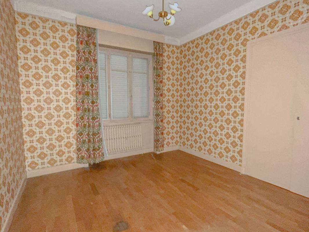 Appartement à CHARBONNIERES-LES-BAINS