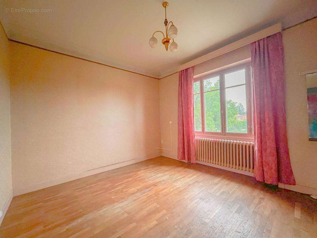 Appartement à CHARBONNIERES-LES-BAINS