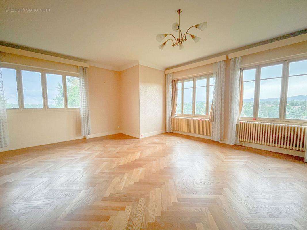 Appartement à CHARBONNIERES-LES-BAINS