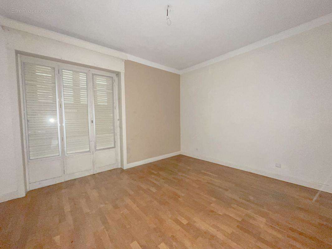 Appartement à CHARBONNIERES-LES-BAINS