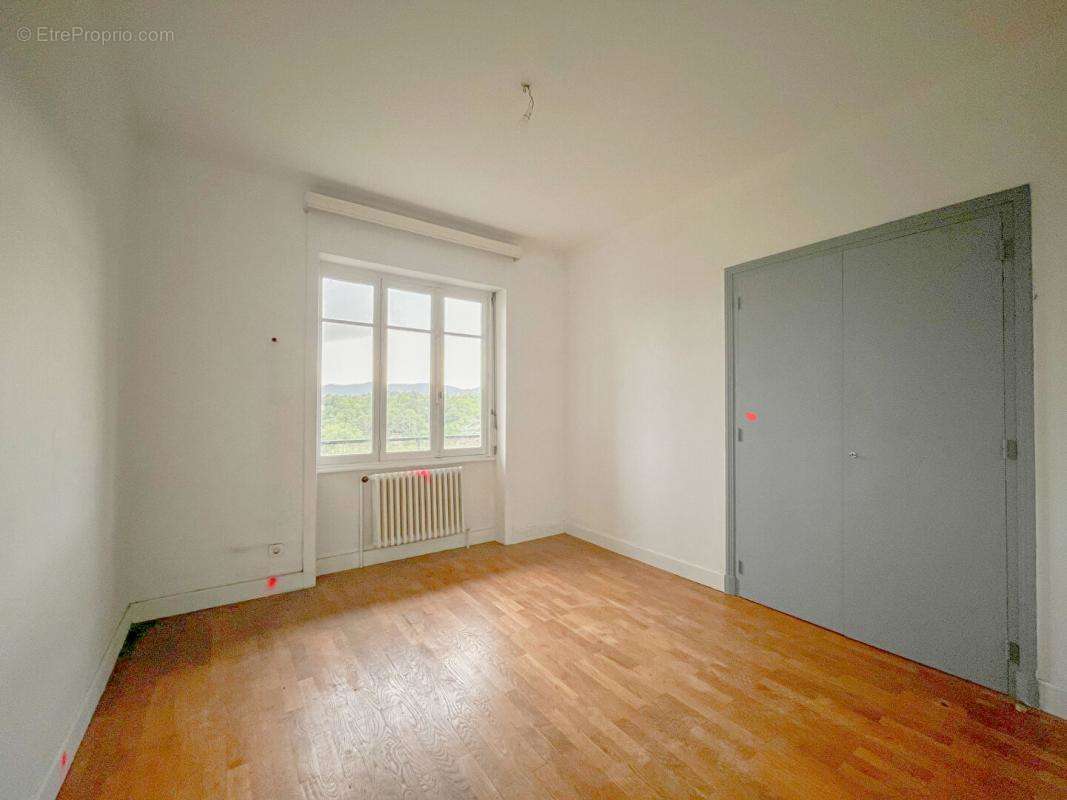 Appartement à CHARBONNIERES-LES-BAINS