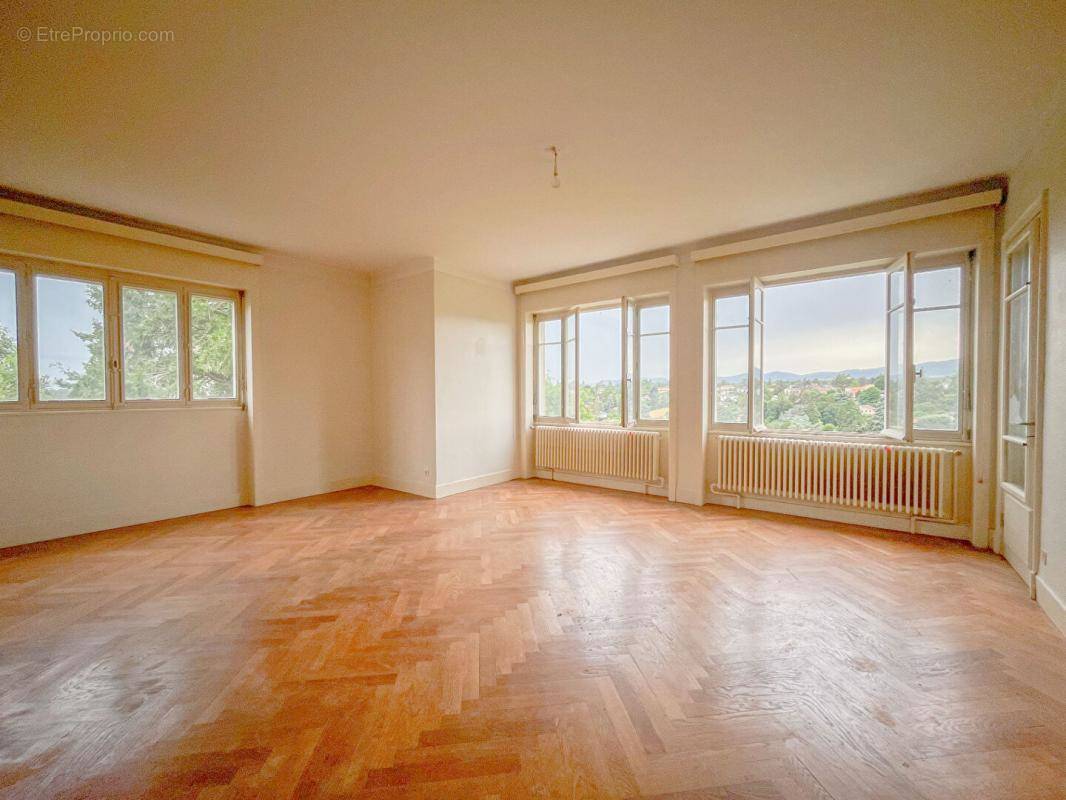 Appartement à CHARBONNIERES-LES-BAINS