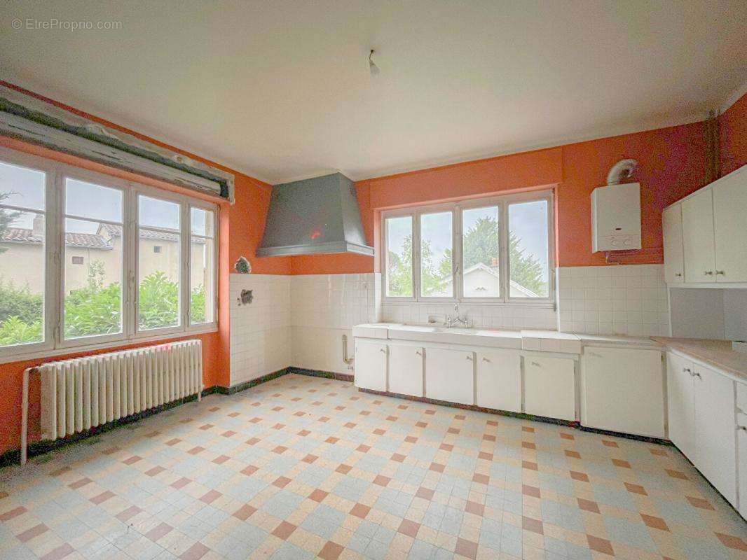 Appartement à CHARBONNIERES-LES-BAINS