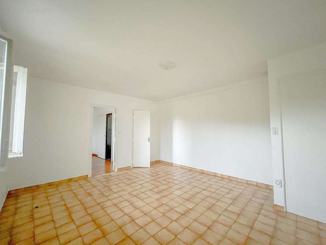 Appartement à CHARBONNIERES-LES-BAINS