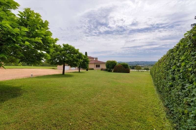 Maison à SAINT-REMY-EN-ROLLAT