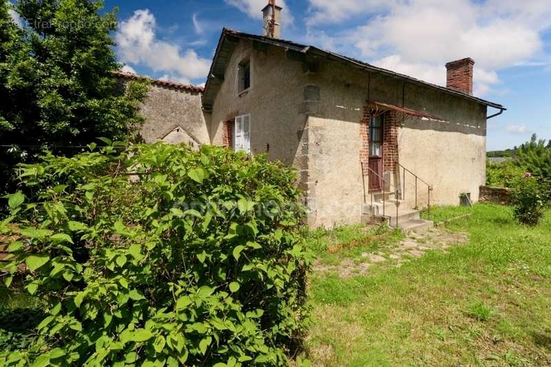 Maison à MAGNAC-LAVAL