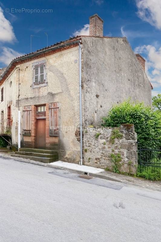 Maison à MAGNAC-LAVAL