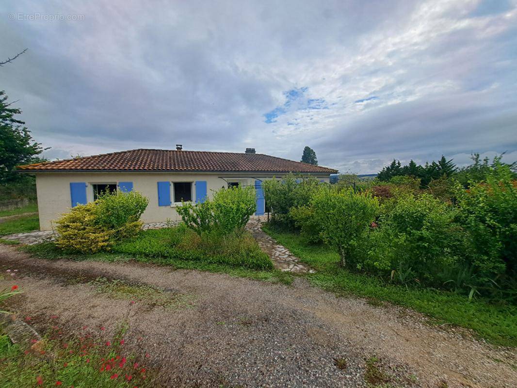 Maison à ROULLET-SAINT-ESTEPHE