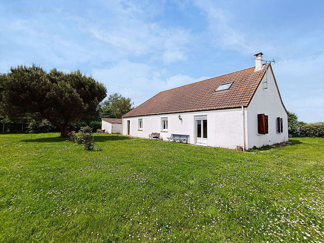 Maison à TREMBLAY-LES-VILLAGES