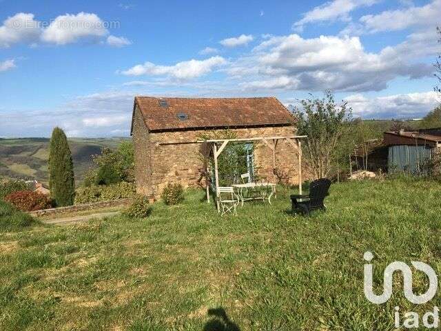 Photo 2 - Maison à LAVAL-ROQUECEZIERE