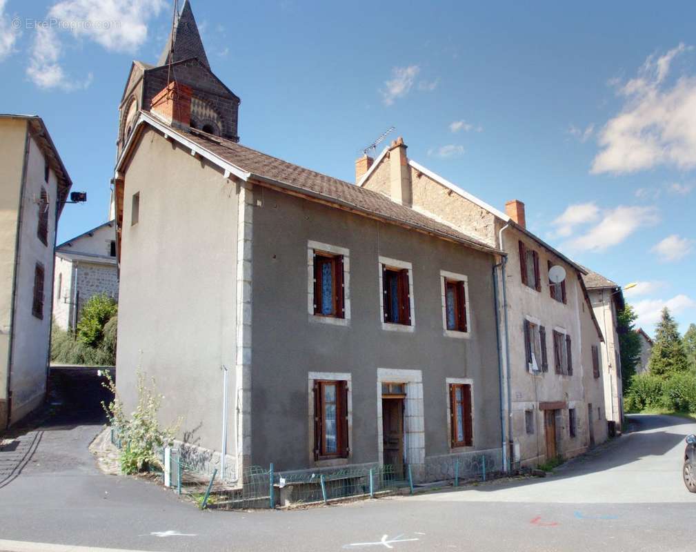 Maison à CONDAT-EN-COMBRAILLE